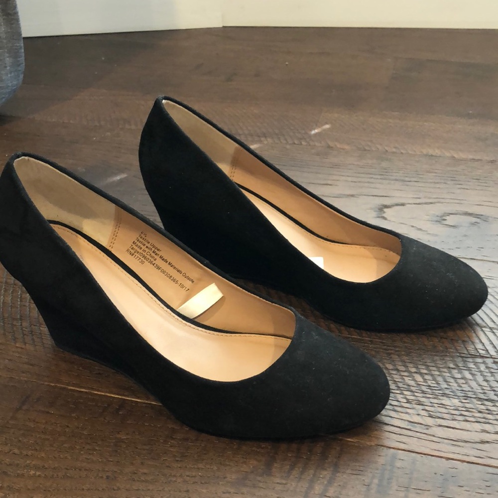 New Day black wedge
